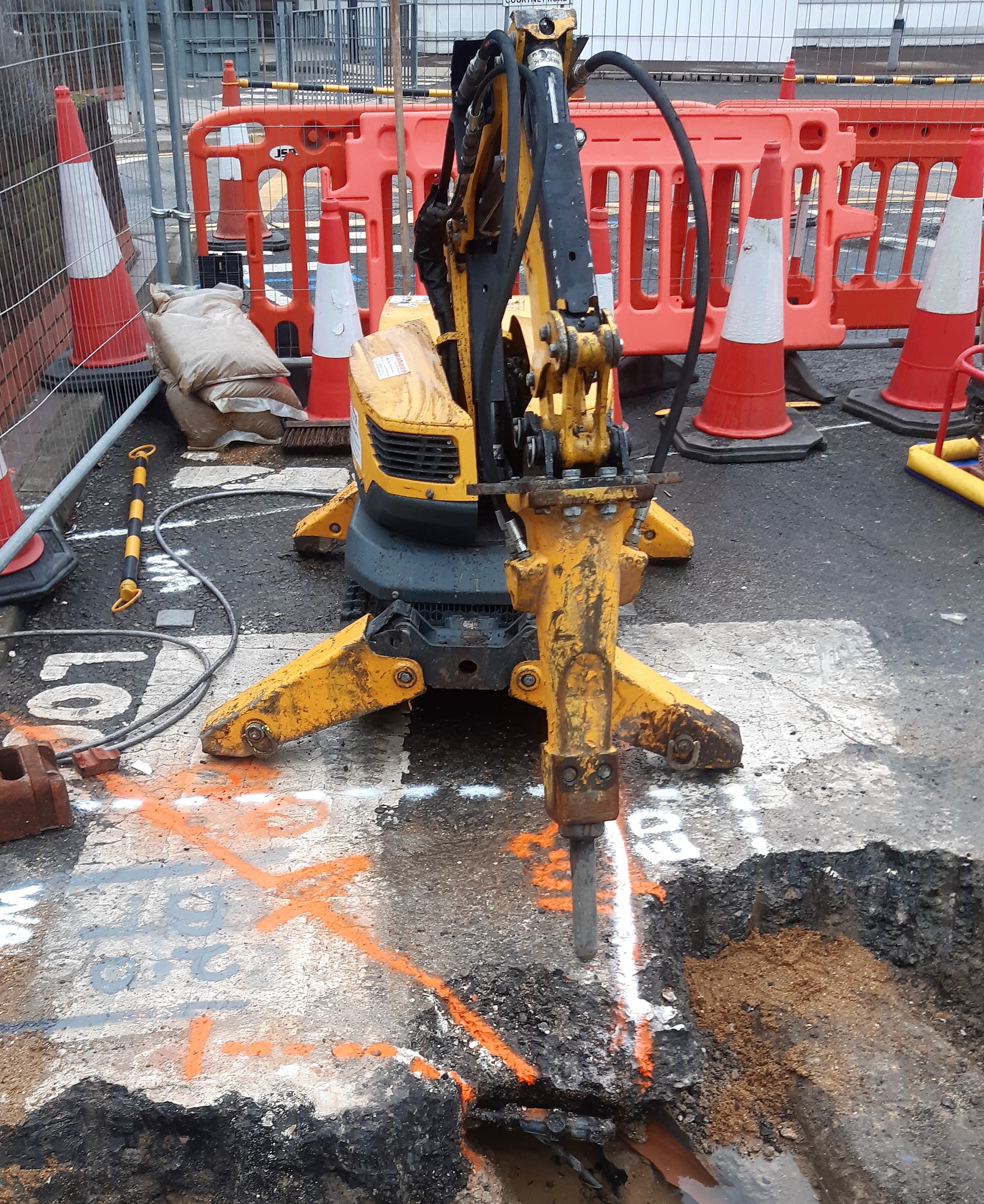 Demobot Innovation Trialled by  Dyer & Butler During Heathrow Airport Excavation Works