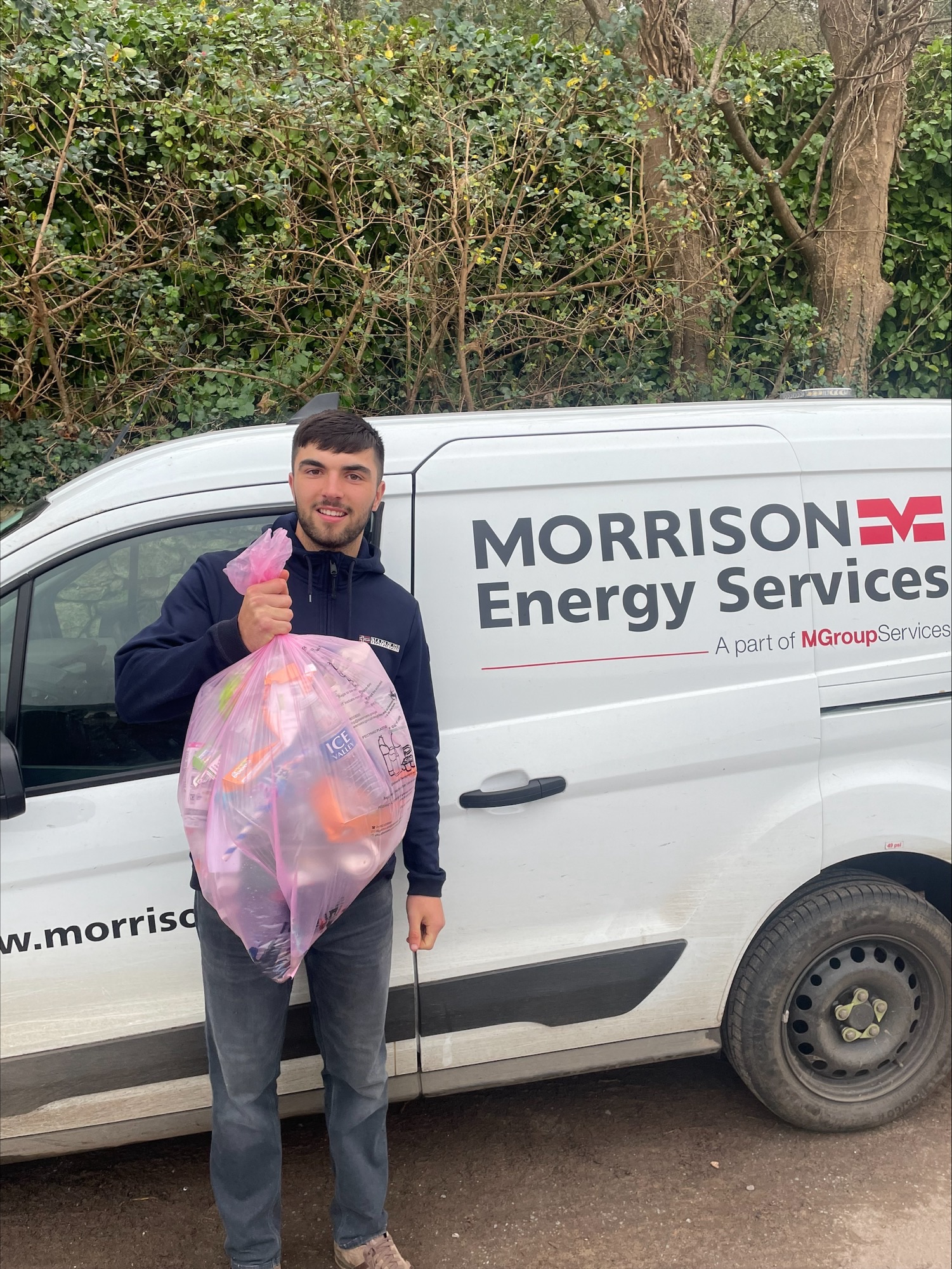 ESG I Morrison Energy Services’ Apprentices take action for litter-free shores with beach clean 